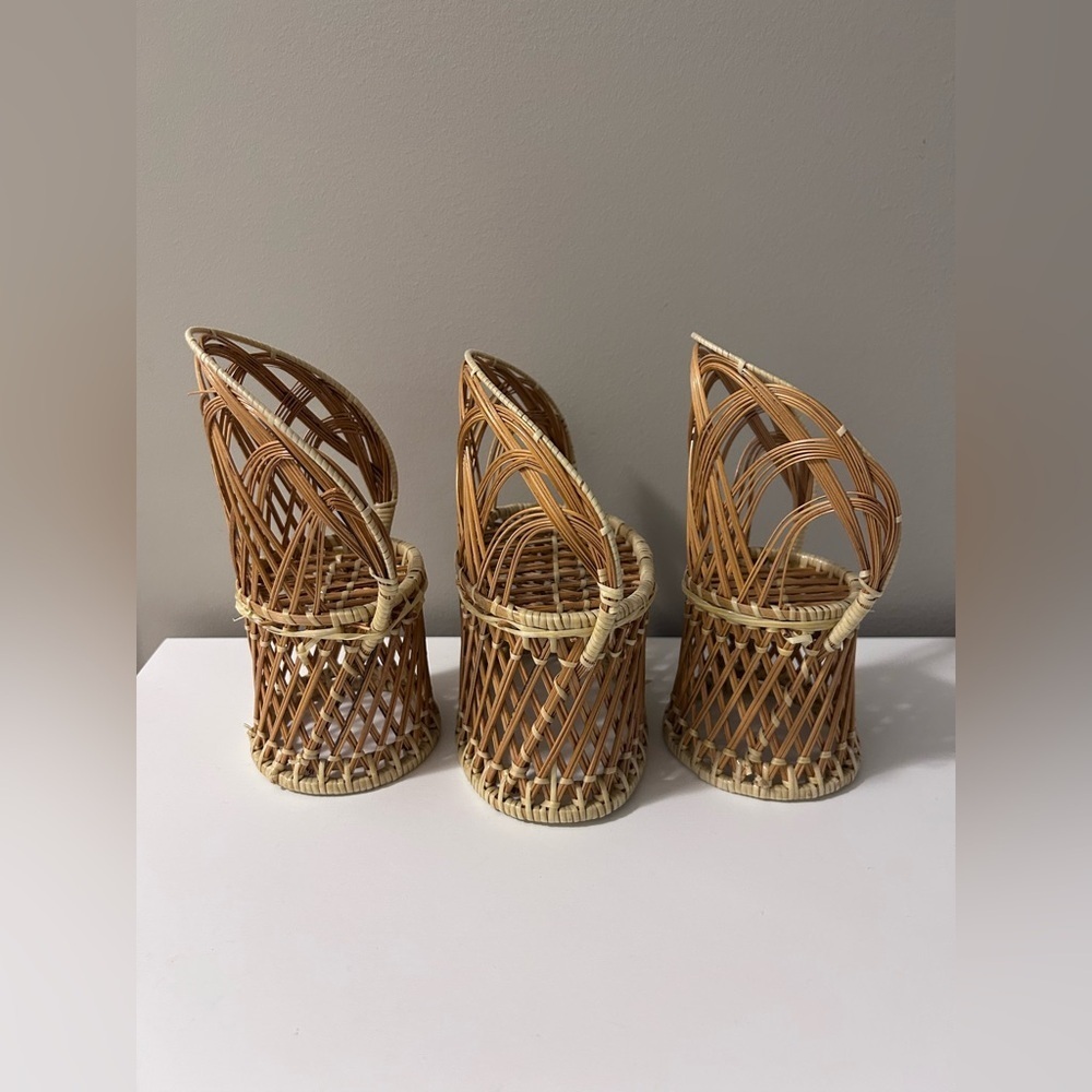 Vintage mini Wicker barbie doll furniture Chairs fan back peacock chairs settee - Picture 4 of 16